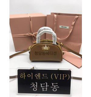 미우미우 가죽 탑 핸들 백
