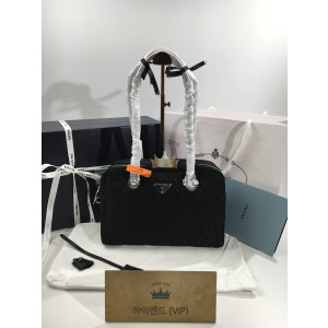 프라다 포코노 퀼팅 체인 숄더백 블랙 1BB903