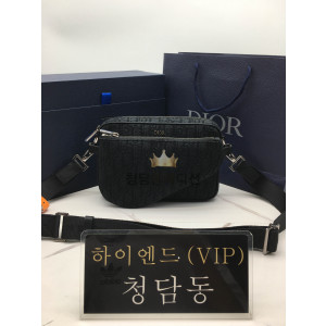 디올 오블리크 새들 트리플 메신저백