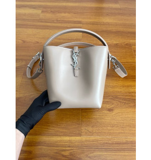 생로랑 LE37 스몰 카프스킨 숄더 토트 버킷백