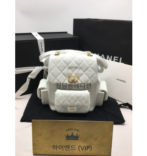 샤넬 23K 듀마 백팩 쓰리포켓 미디움 카프스킨 캐비어 (하이엔드급)