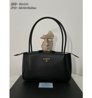 프라다 미디움 레더 핸드백 1BA444
