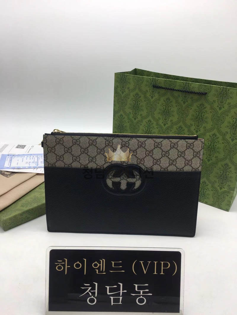 구찌 GG 컷아웃 인터로킹 G 클러치백 723320 (컬러 블랙)