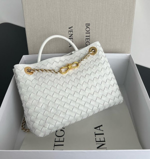 보테가베네타 24SS 안디아모 미디움 체인 숄더백 786009