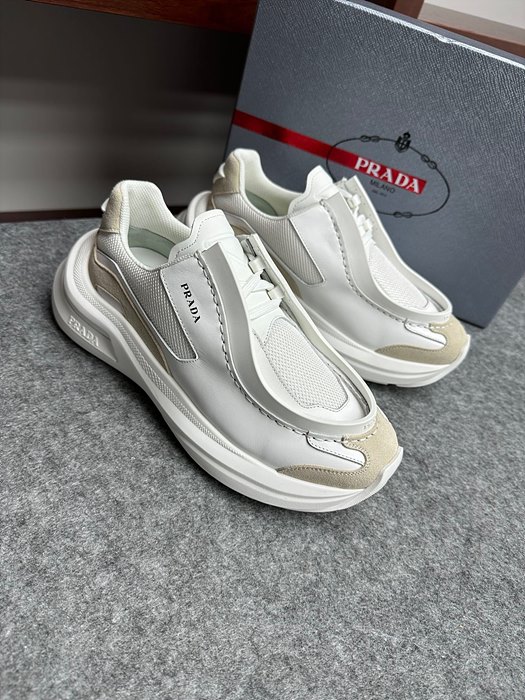 프라다 prd 브러시드 가죽 스니커즈 (남성용)