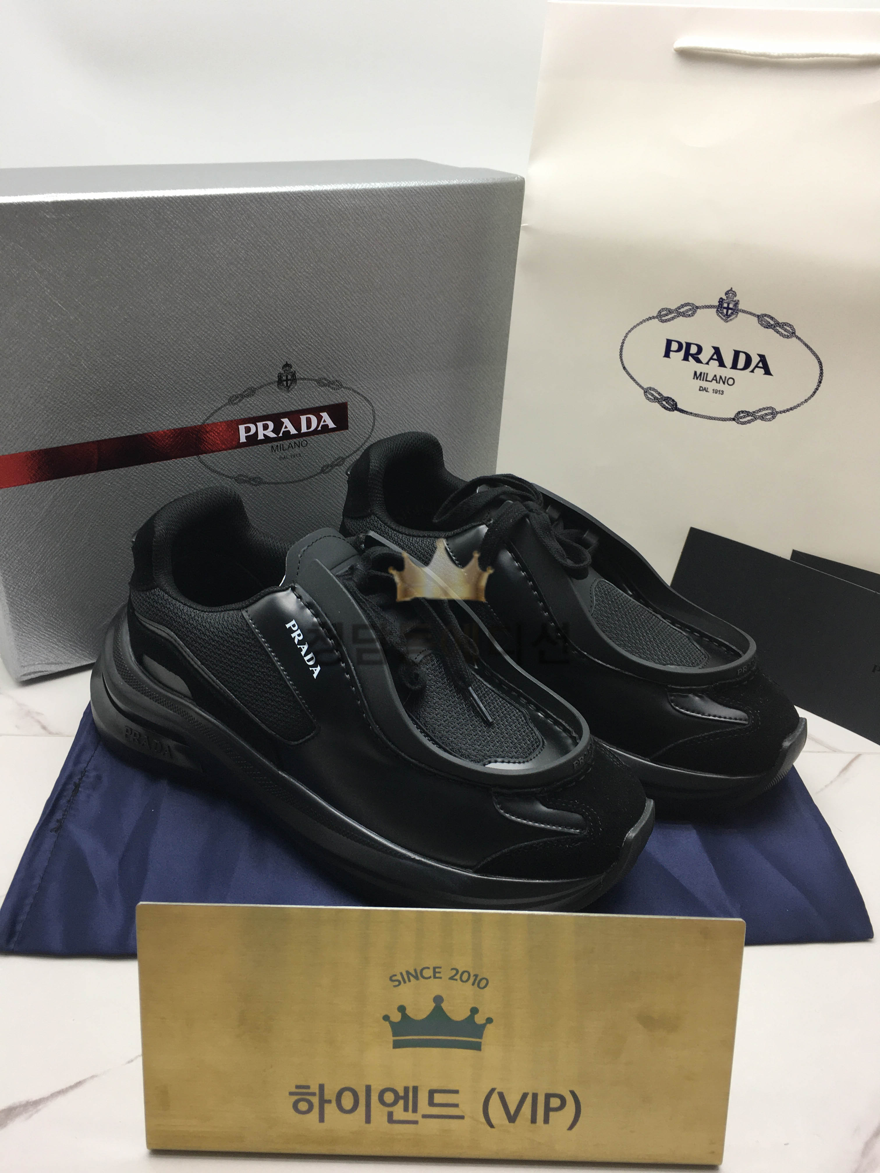 프라다 prd 브러시드 가죽 스니커즈 (남성용)