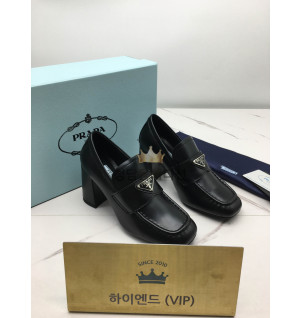 프라다 브러시드 로퍼힐