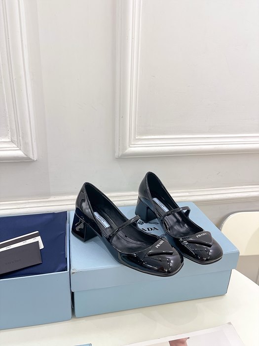 프라다 스퀘어토 메리제인