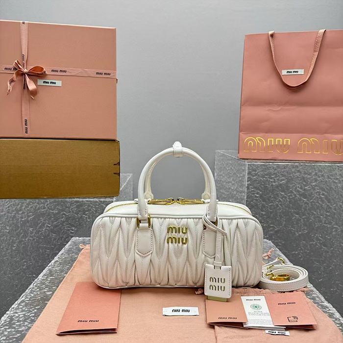 미우미우 아르카디 마테라쎄 나파 가죽 백 27CM (renewal ver.)