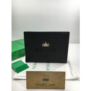 보테가베네타 인트레치아토 하프 클러치 607479 (컬러 블랙 내부 그린)