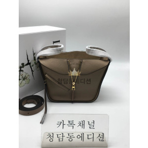 로에베 해먹백 컴팩트 (컬러 샌드)