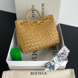 보테가베네타 24SS 안디아모 스몰 743568