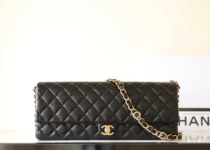 샤넬 24A 맥시 클러치 AS5006