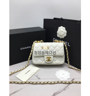 샤넬 24P 펄 체인 미니 플랩백 AS4385