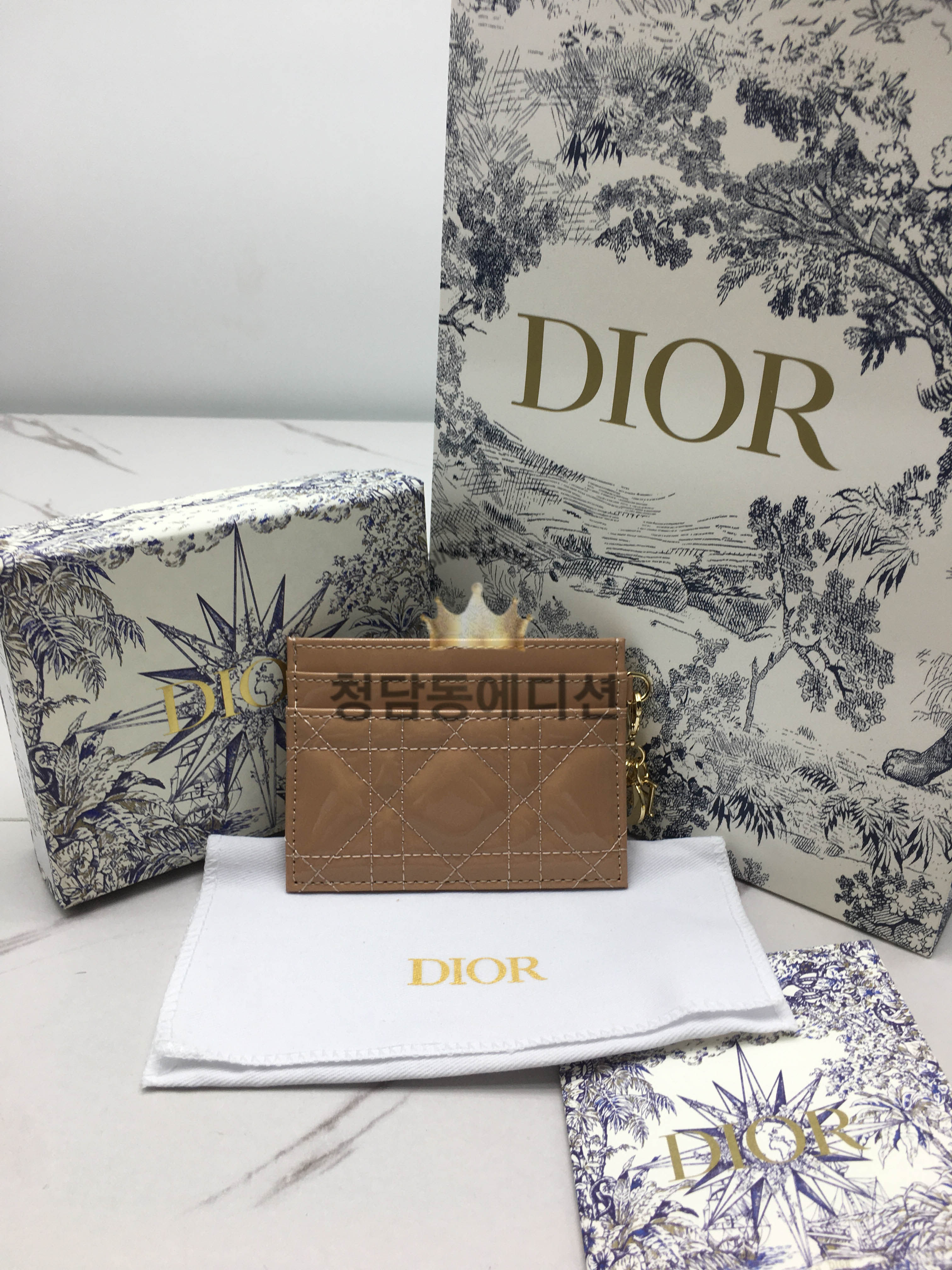 디올 레이디 디올 5-슬롯 페이던트 카드홀더 (컬러 핑크)