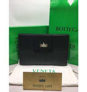 보테가베네타 아르코 도큐먼트 케이스 클러치백 680196 남녀공용 (블랙)