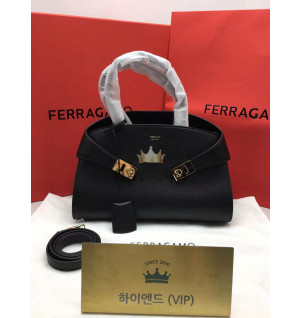 페라가모 허그 탑핸들 스몰