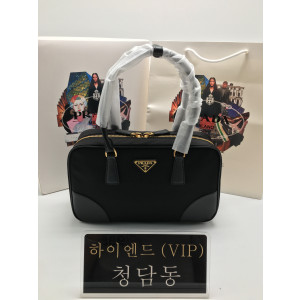 프라다 리에디션 1978 미디움 리나일론 및 사피아노 가죽 투핸들 백 1bb115