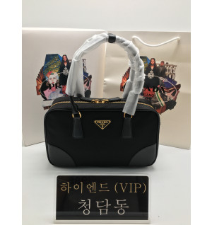 프라다 리에디션 1978 미디움 리나일론 및 사피아노 가죽 투핸들 백 1bb115
