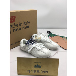 미우미우 x 뉴발란스 530 스니커즈