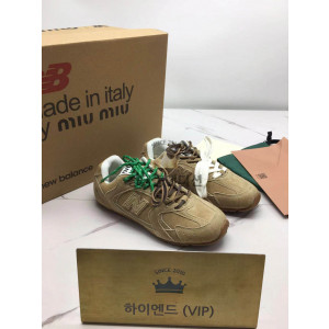 미우미우 x 뉴발란스 530 스니커즈