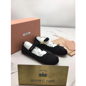 미우미우 발레플랫