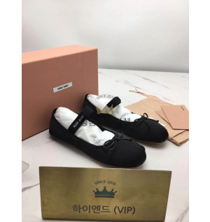 미우미우 발레플랫