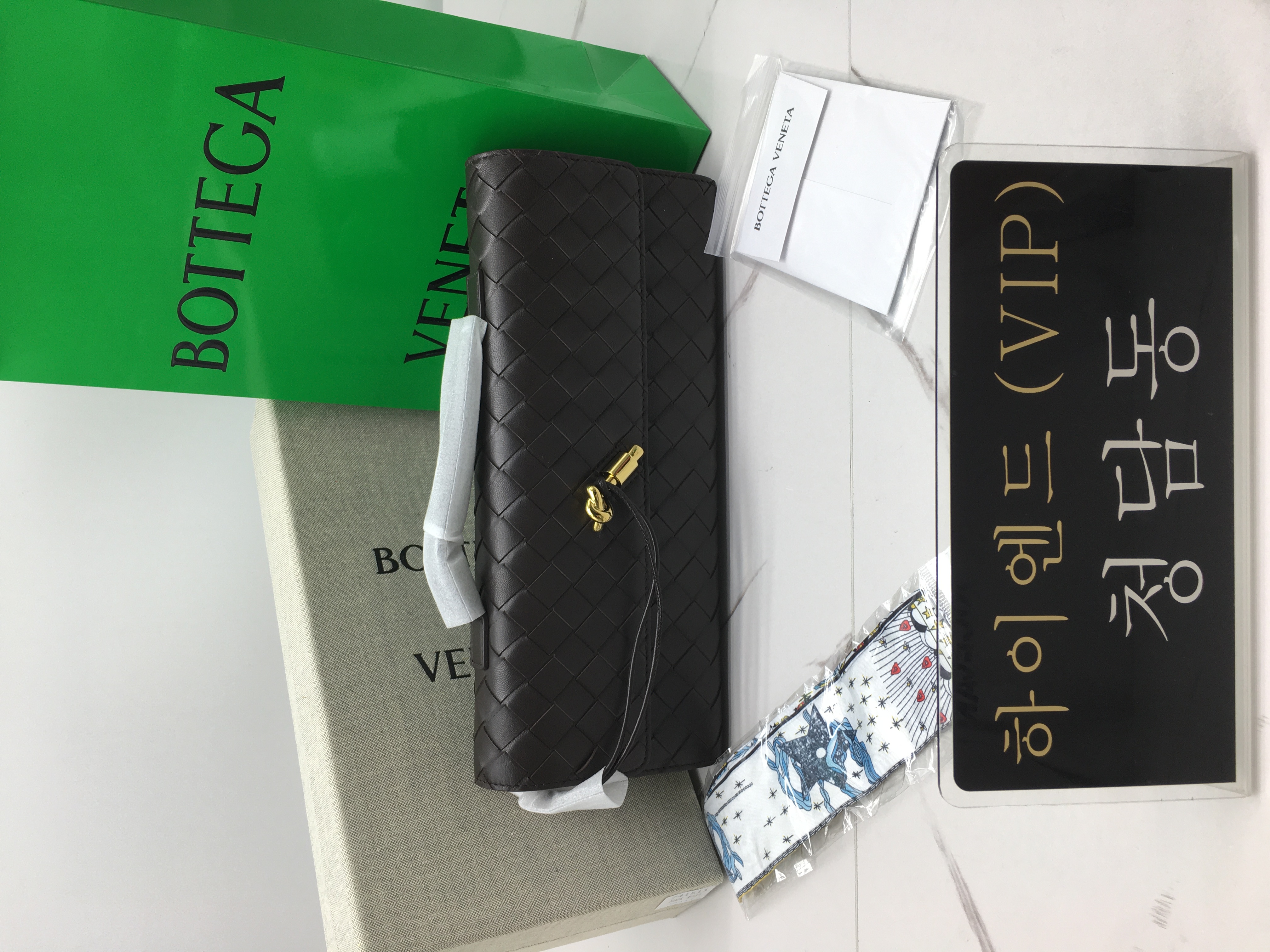 보테가베네타 안디아모 롱 클러치 (핸들포함)