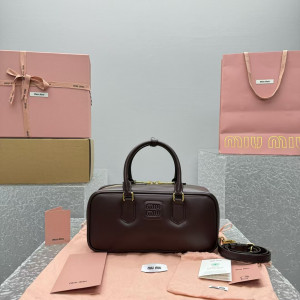 미우미우 MIU MIU 소프티 패디드 아르카디