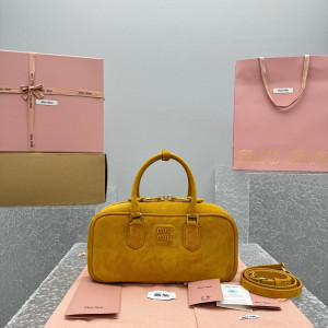 미우미우 MIU MIU 소프티 패디드 아르카디 27CM (스웨이드)