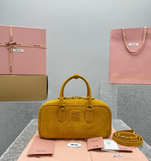 미우미우 MIU MIU 소프티 패디드 아르카디 27CM (스웨이드)