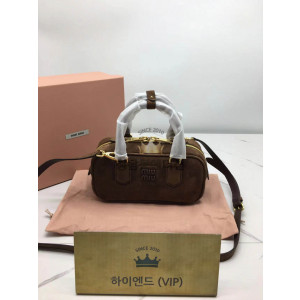 미우미우 MIU MIU 소프티 패디드 아르카디 (스웨이드) (컬러 브라운)