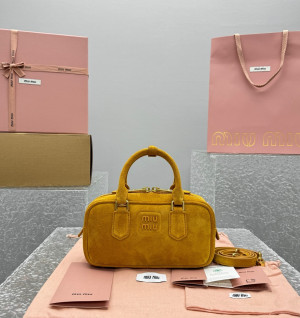 미우미우 MIU MIU 소프티 패디드 아르카디 (스웨이드)