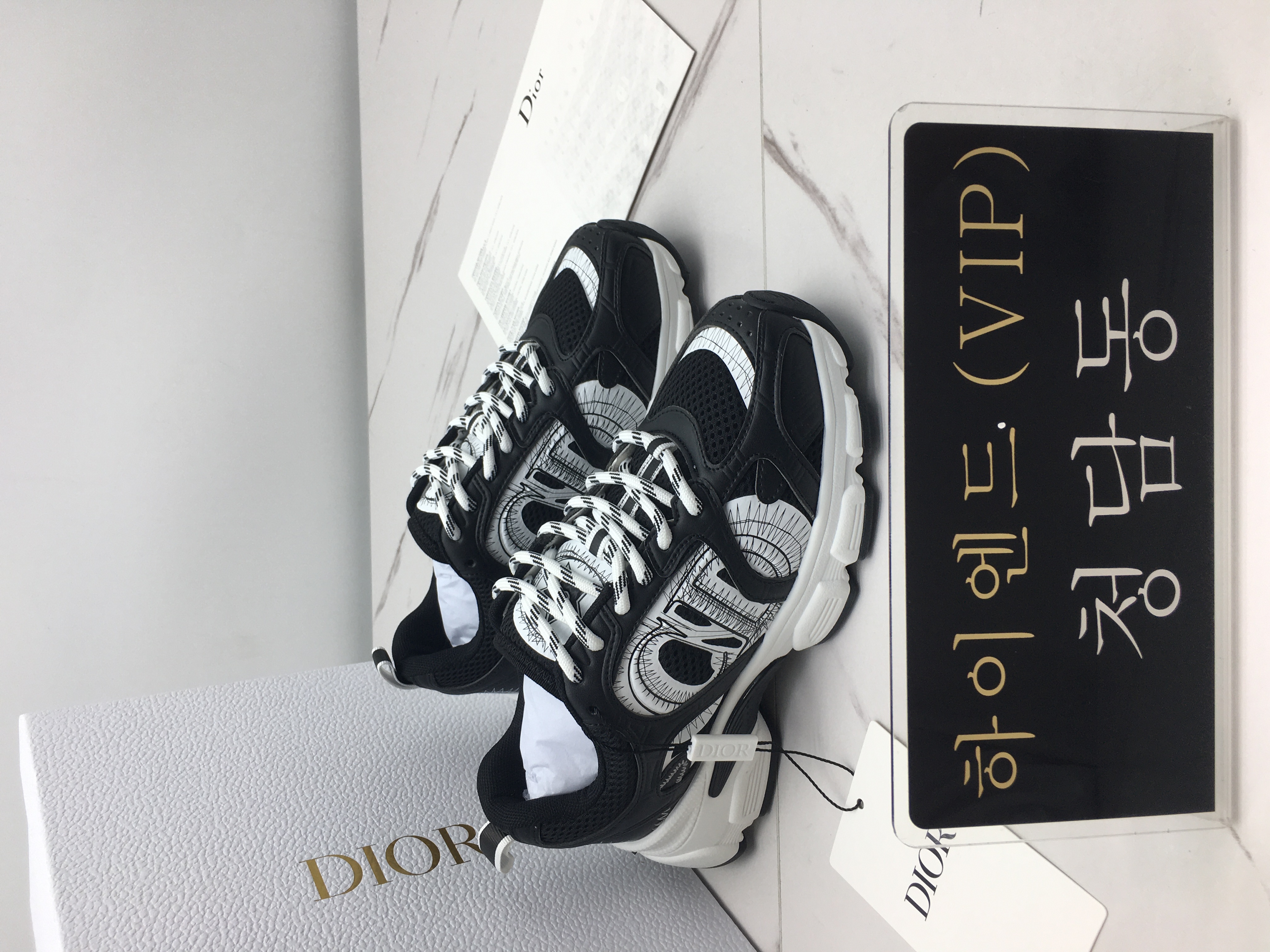 디올 크로노 스니커즈