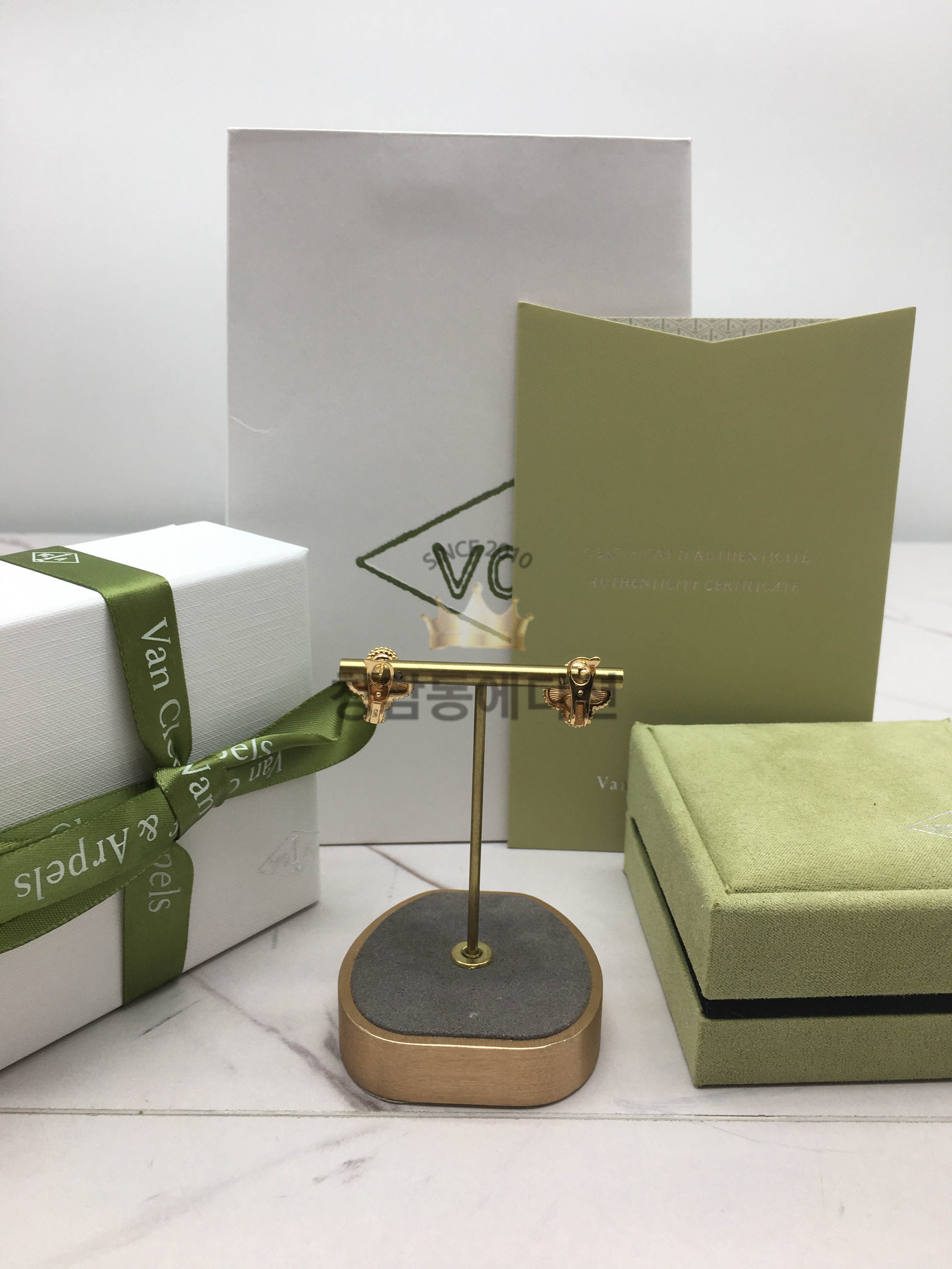 반클리프 알함브라 이어링 귀걸이 (컬러 로즈골드)