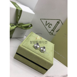 반클리프 알함브라 이어링 귀걸이 (컬러 화이트골드)