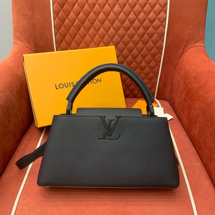 루이비통 카퓌신 이스트 웨스트 MM M23947