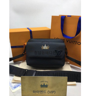 루이비통 패스트라인 메신저백 M22482