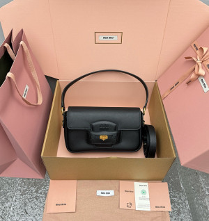 미우미우 페니 가죽백