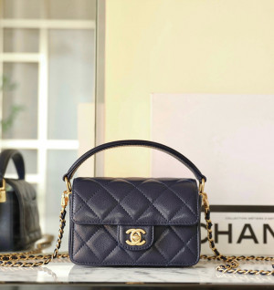 샤넬 24K 핸들 장식의 미니 플랩백