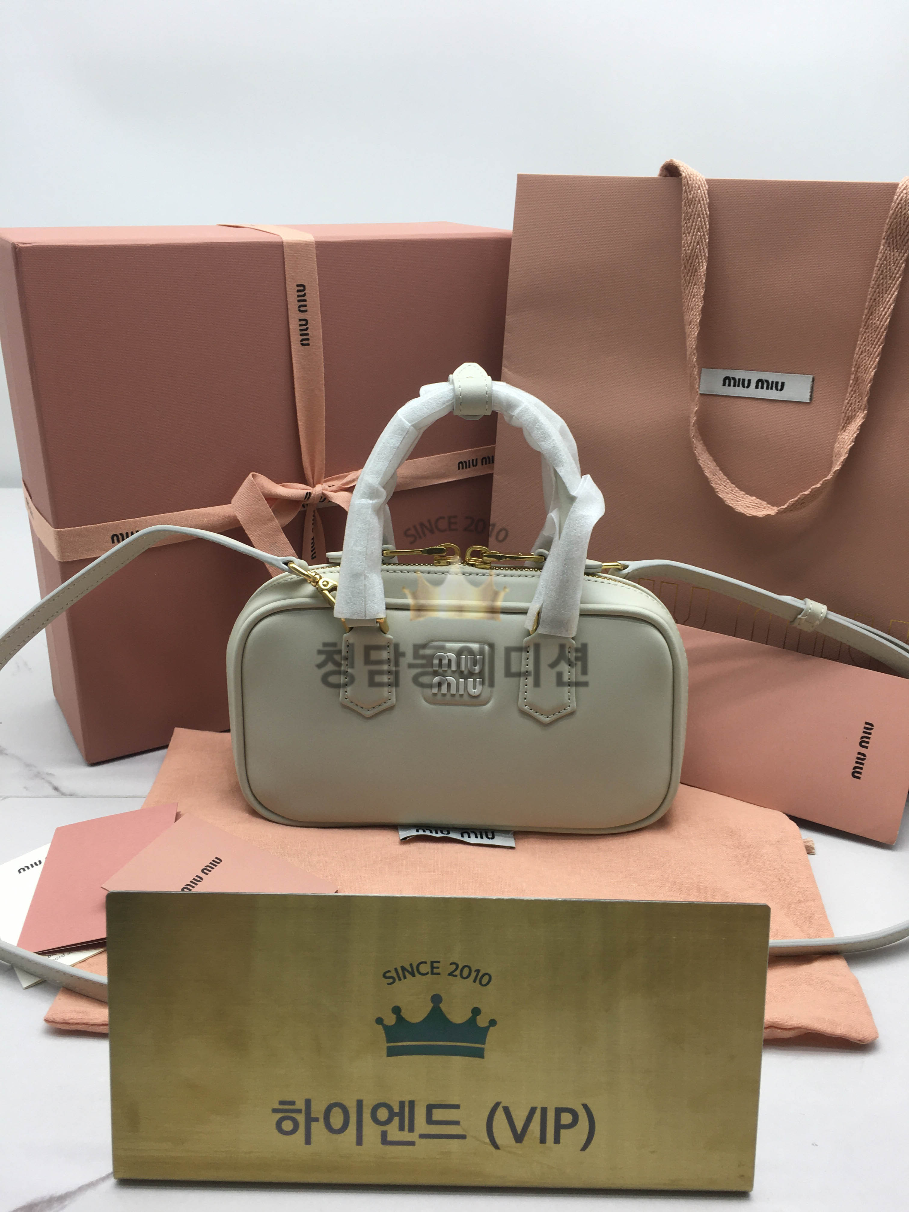 미우미우 아르카디 가죽백 레귤러 (renewal ver.)