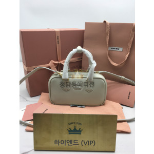 미우미우 아르카디 가죽백 레귤러 (renewal ver.)