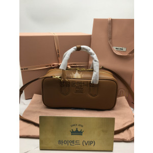 미우미우 아르카디 가죽백 27CM (renewal ver.)