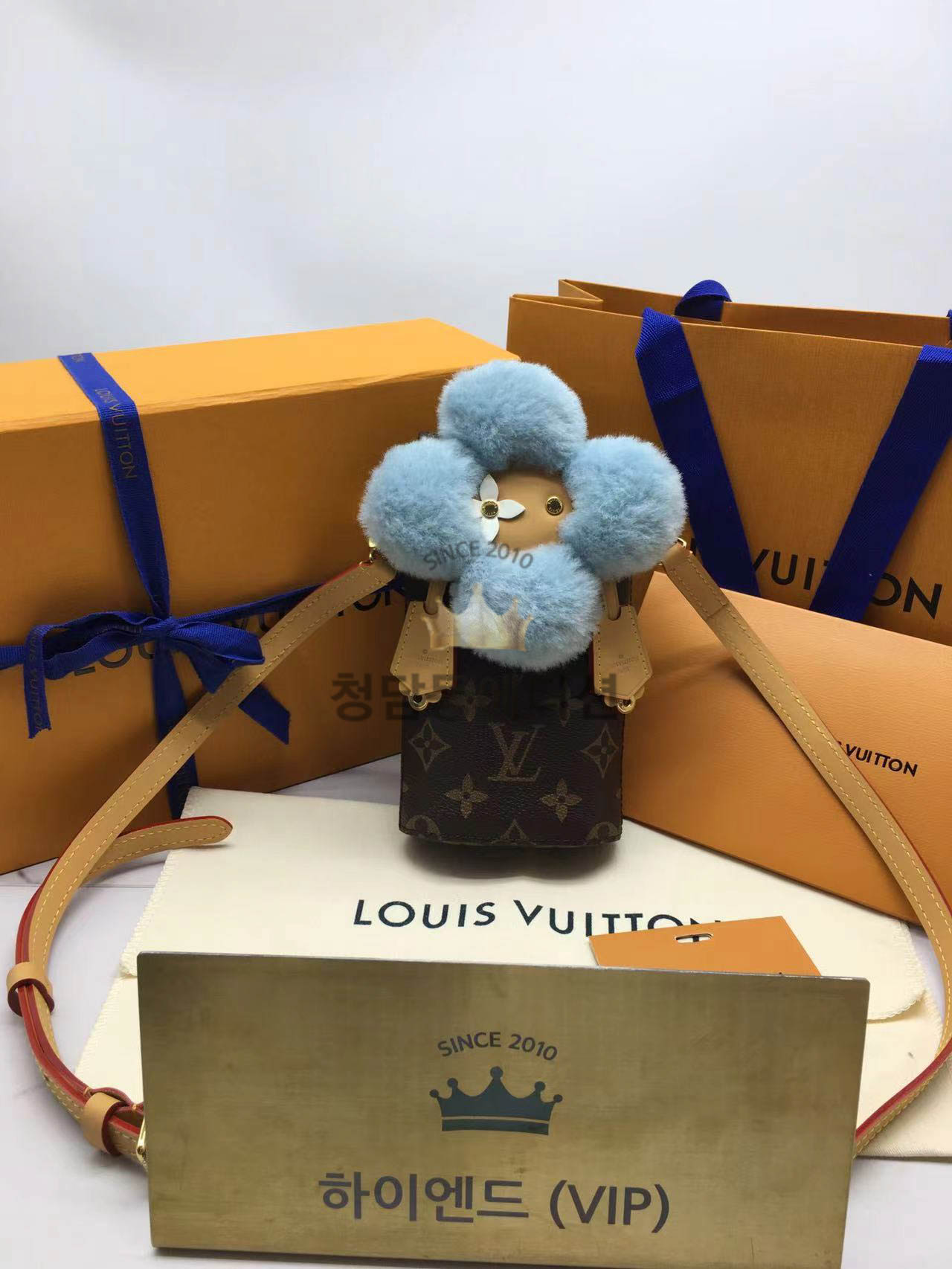 루이비통 비비엔 폰 파우치 M12269