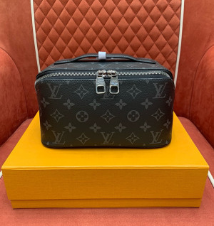 루이비통 토일레트리 백 M11750