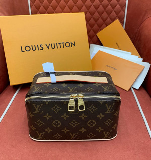 루이비통 토일레트리 백 M11750
