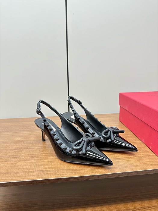 발렌티노 v 미디움 힐