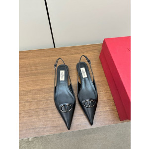 발렌티노 v 슬링백