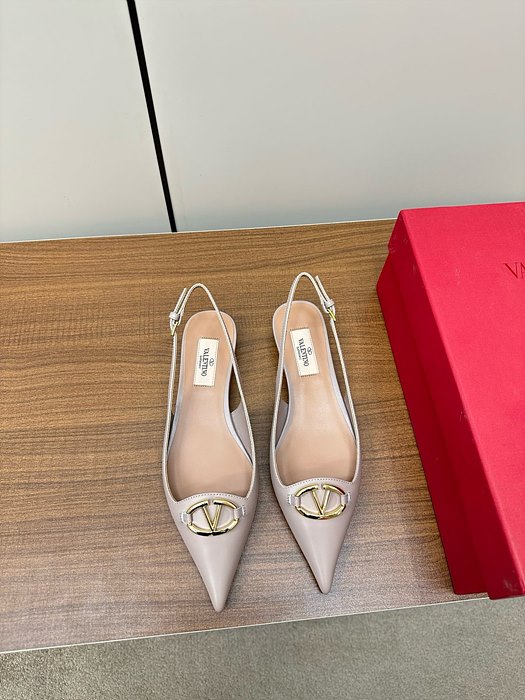 발렌티노 v 슬링백