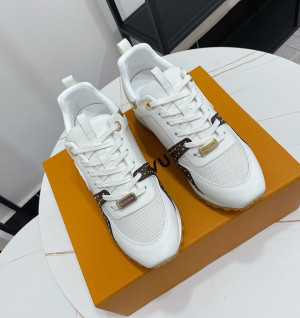 루이비통 런어웨이 스니커즈